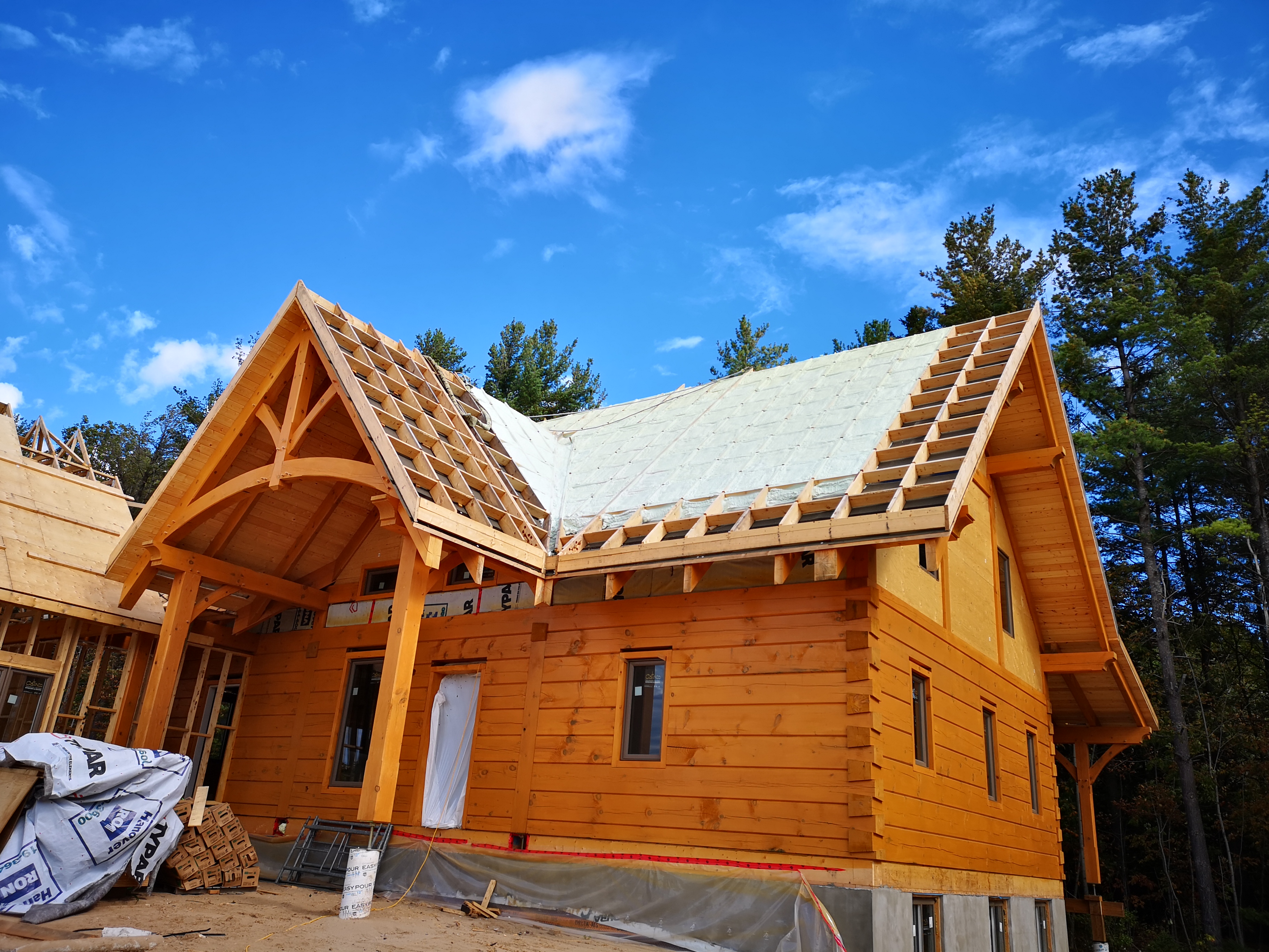 New build log home with spray foam roof insulation